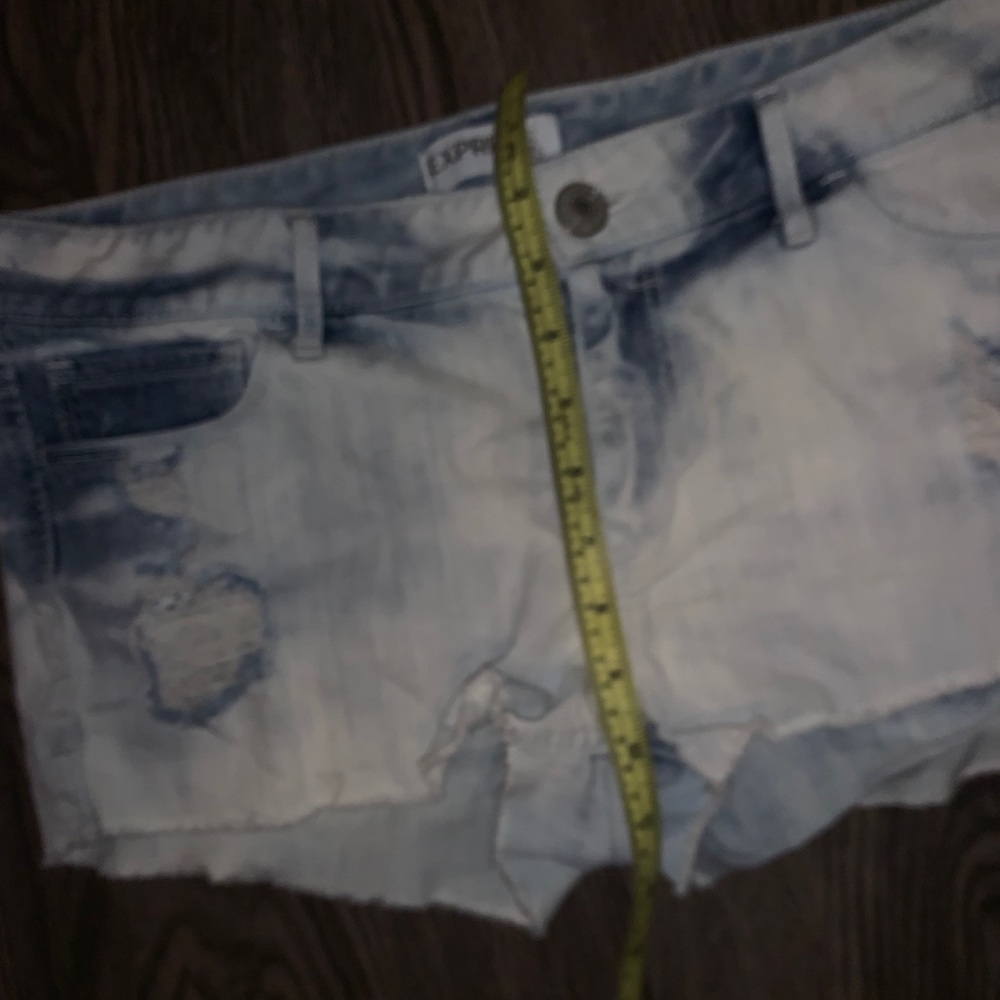 Express Shorts - Picture 11 of 13
